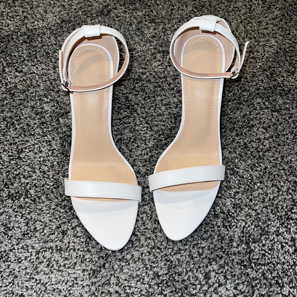 size 38 so a 7 or 7.5 in heels
